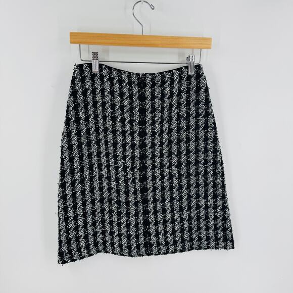 Ann Taylor Black White Tweed Boucle A-Line Mini Skirt Size 0 Work Classic - Picture 2 of 6